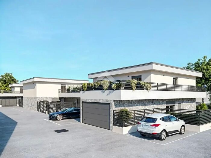 Casa quadrilocale in vendita in Via Manzoni, Seveso