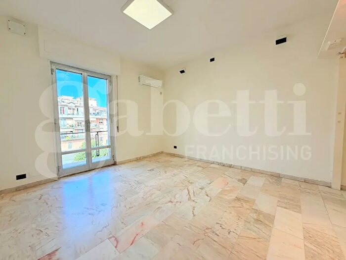 Appartamento con 5 locali in vendita in Via degli Orti, Albenga