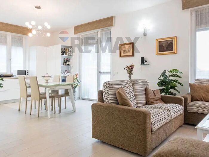 Appartamento con 5 locali in vendita in Via Plinio, Milano