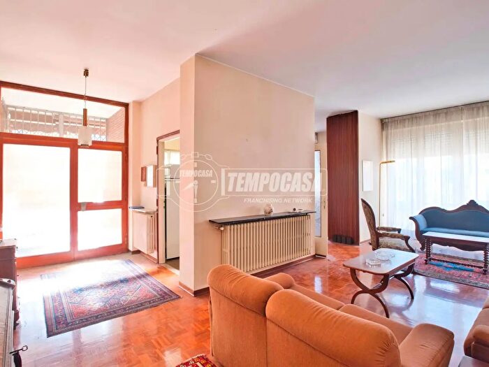 Casa con 5 locali in vendita in Borgolavezzaro
