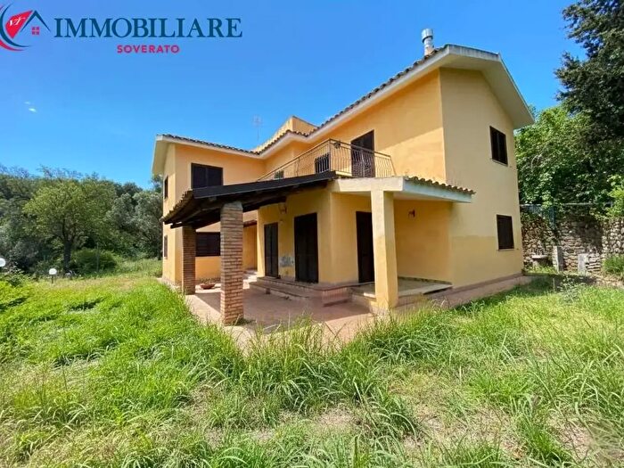 Casa con 6 locali in vendita in Staletti