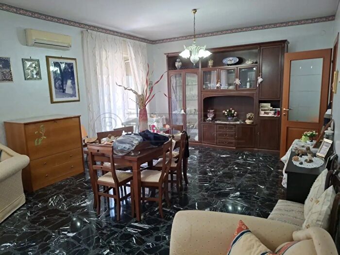 Appartamento con 5 locali in vendita in Via Andrea Palma, Siracusa