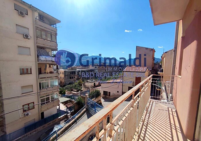 Appartamento quadrilocale in vendita in Via Pietro Novelli, Monreale