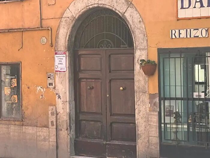 Appartamento trilocale in vendita in Via Vincenzo Ferretti, Civita Castellana