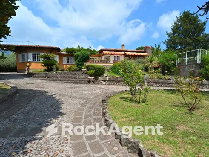 Casa con 6 locali in vendita in Via Ariana, Velletri