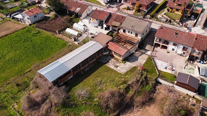 Casa con 10 locali in vendita in Via Langhe, Magliano Alpi