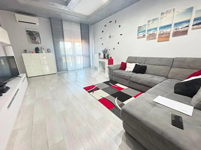 Appartamento trilocale in vendita in Via Paolo Bentivoglio, Mantova