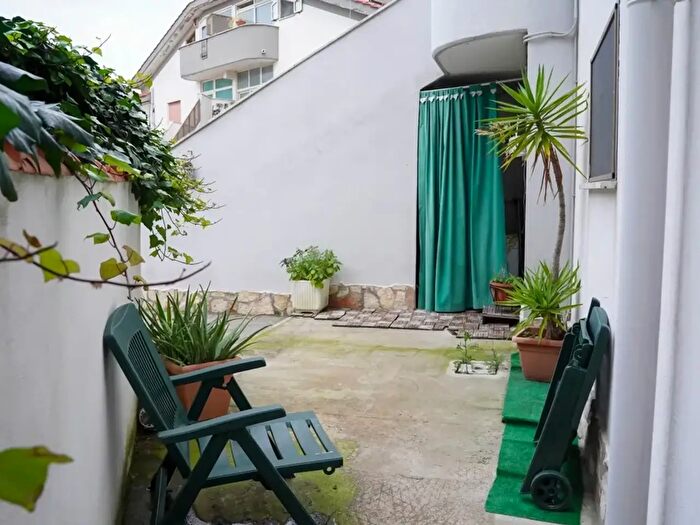 Appartamento trilocale in vendita in Viale Po, Pomezia