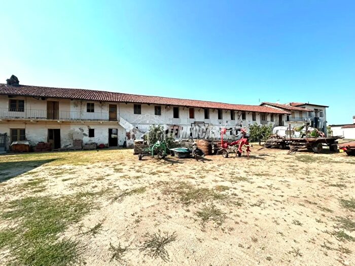 Casa con 10 locali in vendita in Regione Albere, Piossasco
