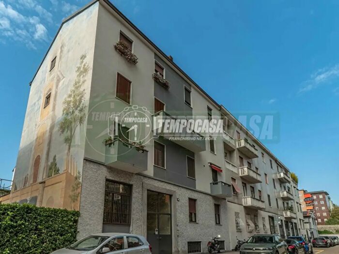 Appartamento trilocale in vendita in Via Bordighera, Milano