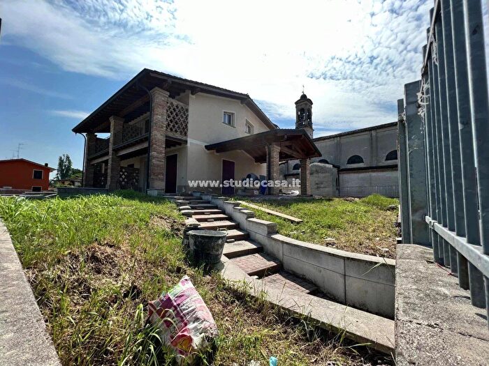 Casa quadrilocale in vendita in Maggiore, Ricengo