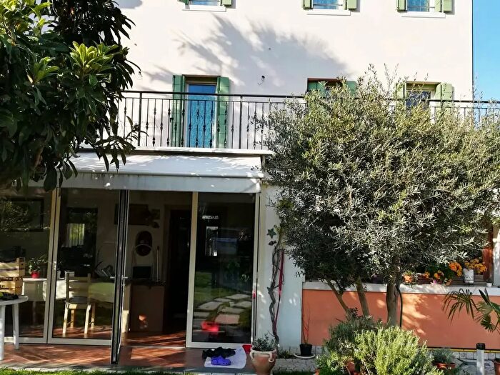 Casa con 10 locali in vendita in Via SantAntonino, Treviso