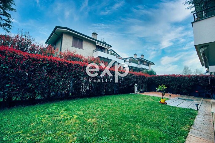 Appartamento trilocale in vendita in Caronno Pertusella