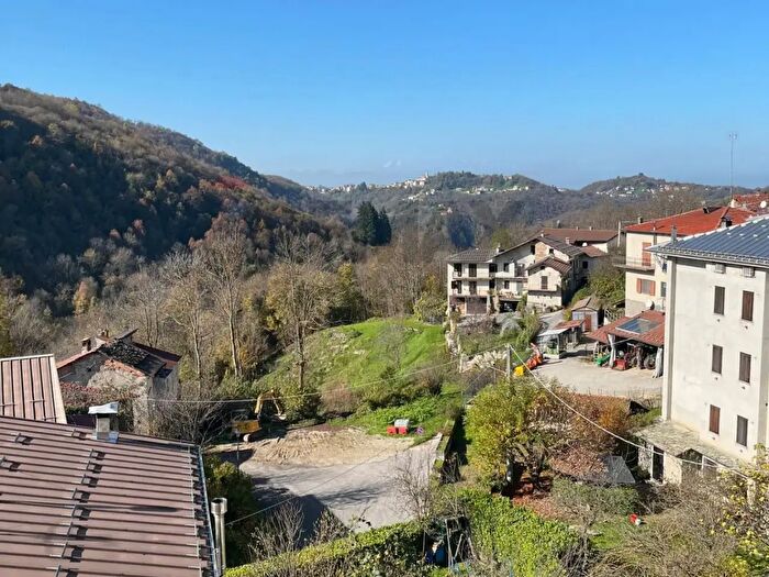 Appartamento con 6 locali in vendita in Via Provinciale, Roburent