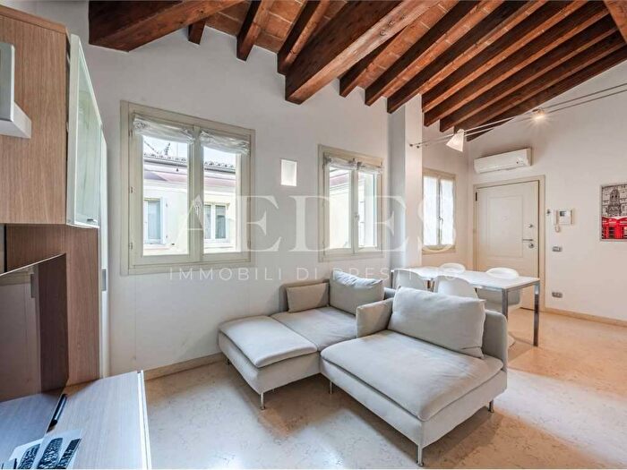 Appartamento trilocale in affitto in Viali, Modena