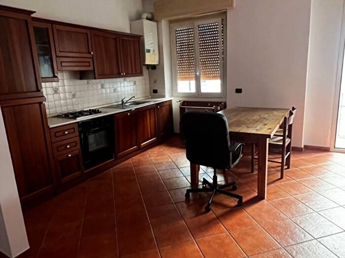 Appartamento trilocale in affitto in Via Savona, Solari, Milano
