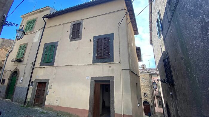 Casa con 6 locali in vendita in Via Trento Montefiascone, Montefiascone