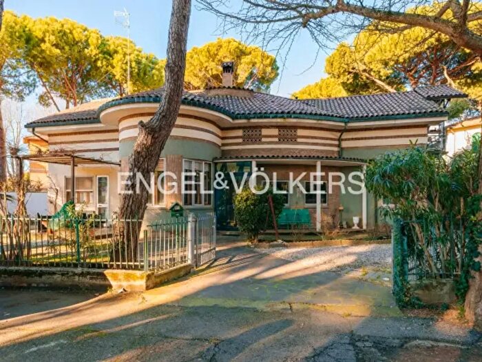Casa con 6 locali in vendita in Rotonda Silvio Pellico, Cervia