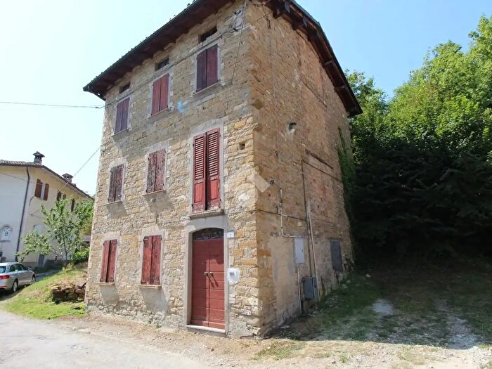 Casa con 5 locali in vendita in Via Riana, Carpineti