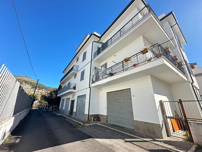 Appartamento trilocale in vendita in Via dei Gigli, Palestrina