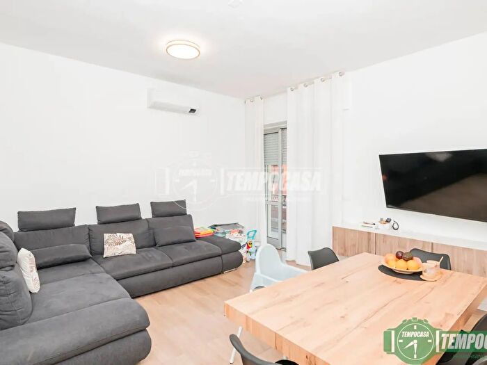Appartamento trilocale in vendita in Via Papa Giovanni XXIII, Tavazzano Con Villavesco