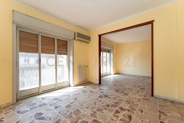 Appartamento con 5 locali in vendita in Via Carnazza, Tremestieri Etneo