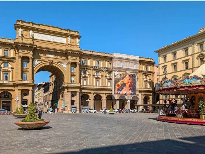 Appartamento con 5 locali in affitto in Piazza della Repubblica, Firenze