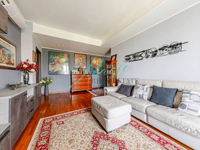 Appartamento trilocale in vendita in Viale Giovanni Suzzani, Bicocca, Milano