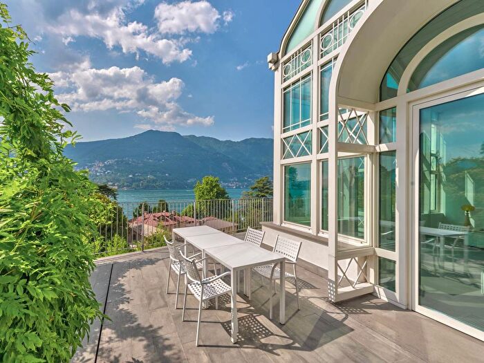 Casa con 6 locali in affitto in Frazione Girola, Blevio