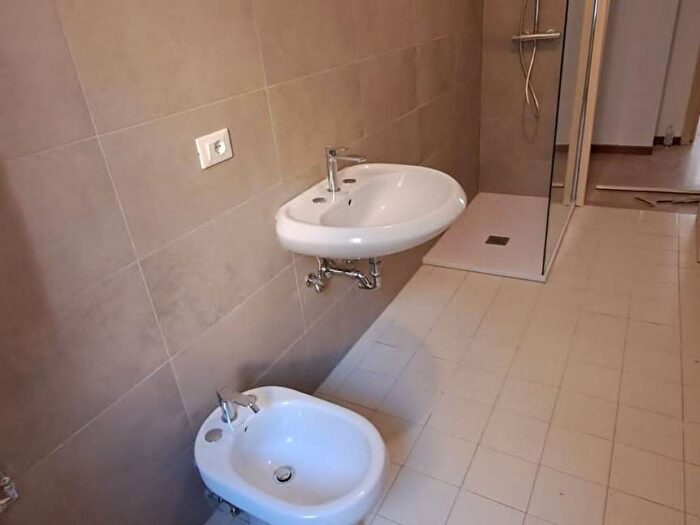 Appartamento trilocale in affitto in Via Genova, Clinica Piacenza, Piacenza
