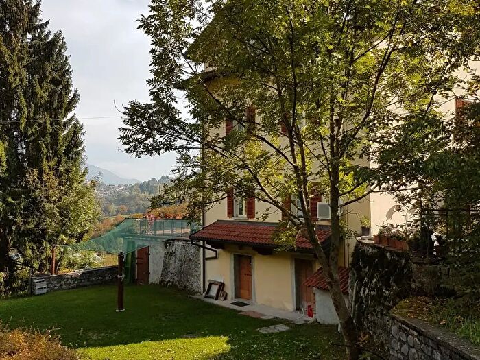 Casa con 6 locali in vendita in Via Provinciale, Alta Valle Intelvi