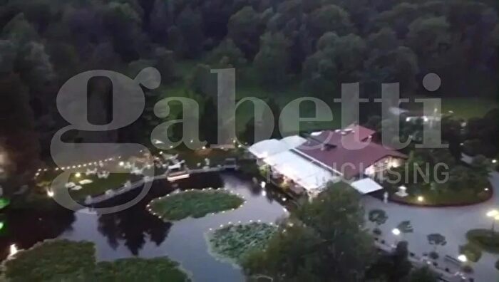 Casa con 5 locali in vendita in Sesto Calende