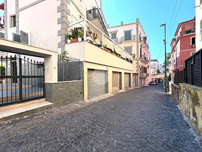 Appartamento quadrilocale in vendita in Cupa Capano, Bagnoli, Napoli