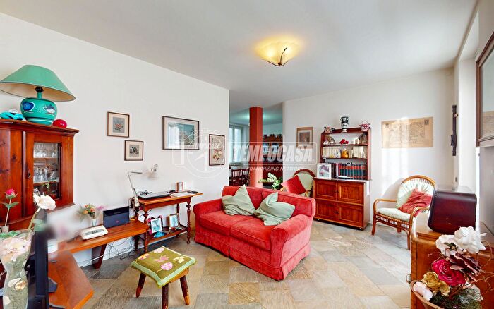 Appartamento trilocale in vendita in Via Roma, Besana In Brianza