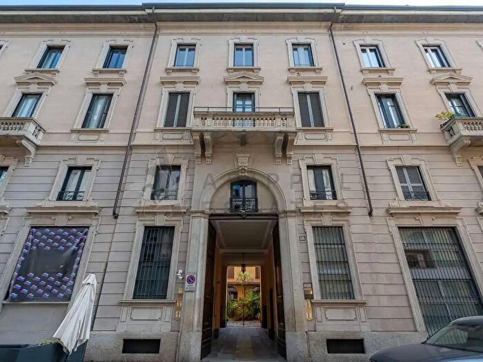 Appartamento monolocale in affitto in Via Solferino, Milano