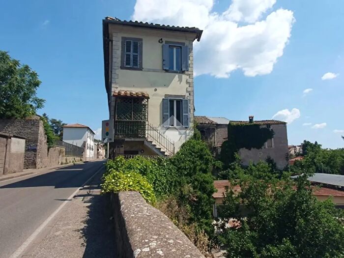 Appartamento trilocale in vendita in Via Santa Maria in Gradi, Viterbo