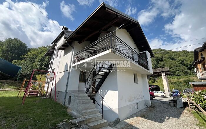 Casa bilocale in vendita in Via Chironio Chironio, Locana