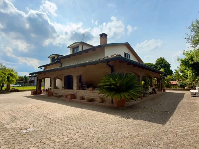 Casa con 6 locali in vendita in Via Montanara, Maranello