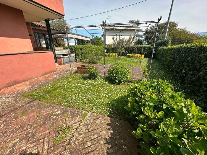 Appartamento con 7 locali in vendita in Ameglia