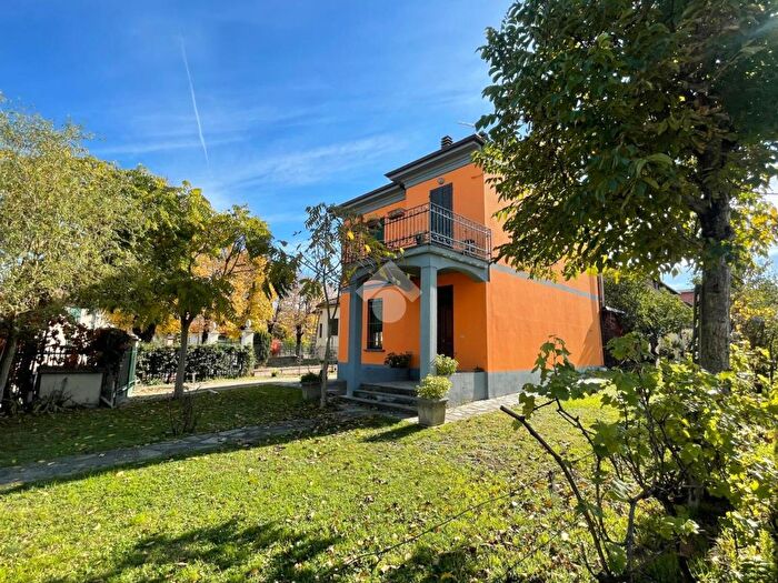 Casa quadrilocale in vendita in Viale Cristoforo Colombo, Rivanazzano