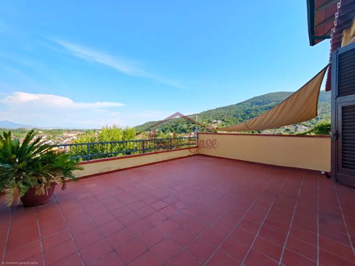 Casa quadrilocale in vendita in Via Camisano, Ameglia
