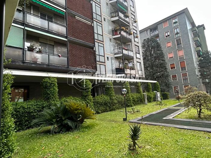 Appartamento trilocale in affitto in Via Gianfranco Zuretti, Milano
