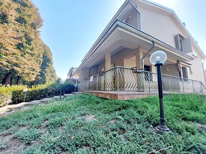 Casa con 5 locali in vendita in Via Marino Mazzacurati, Centro, Guastalla