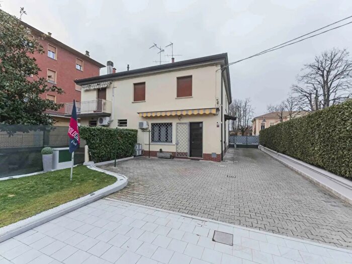 Casa con 6 locali in vendita in San Donato, Granarolo DellEmilia