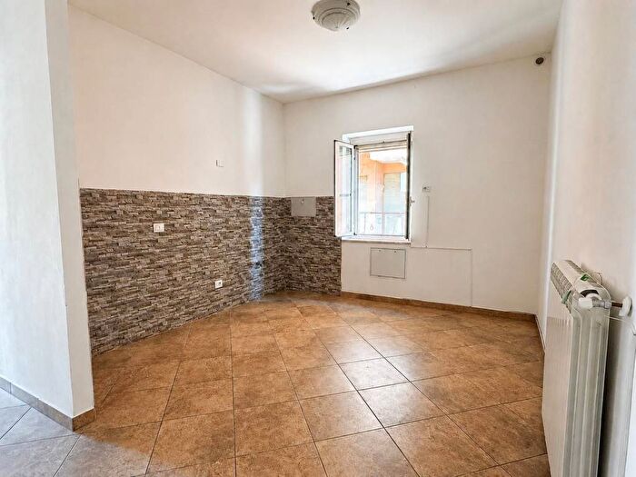 Appartamento trilocale in affitto in Via Papiniano, Centro, Latina