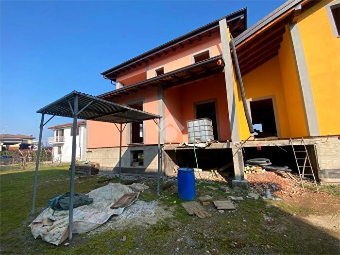 Case in Vendita e in Affitto - 2