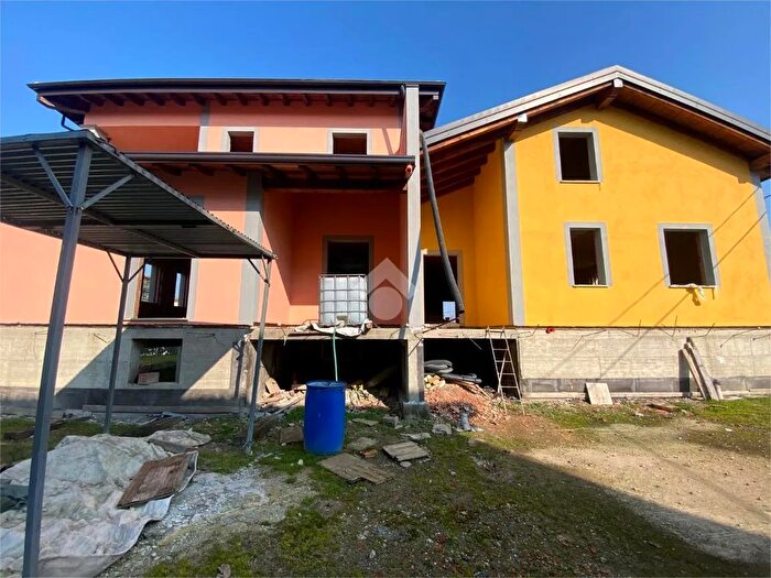 Casa con 5 locali in vendita in Via Capitini, Sale