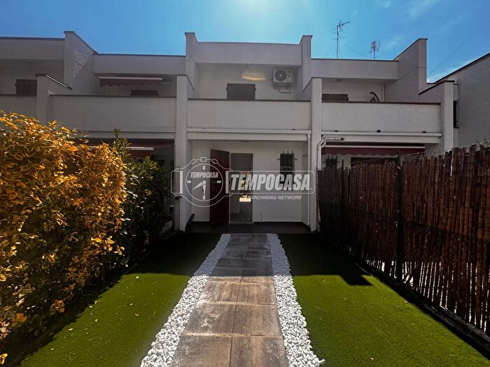 Appartamento trilocale in vendita in Viale Austria Lido delle Nazioni, Comacchio