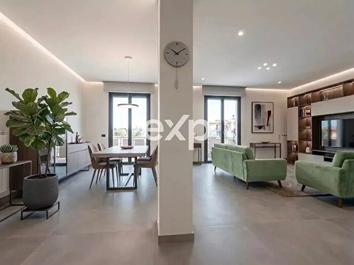 Appartamento con 6 locali in vendita in Via del Cittadino, Prato