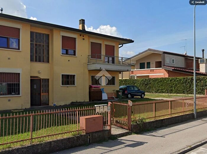 Appartamento trilocale in vendita in Via Aldo Moro, Bressanvido